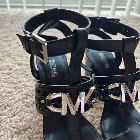 Michael Kors Black Thick Heel Sandals Ankle Strap With Silver Hardware Size 6.5 - Picture 6 of 8